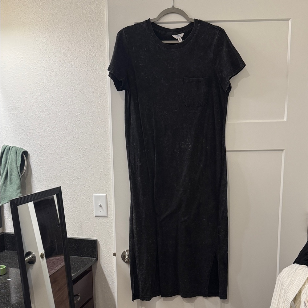 Time and Tru Black Short-Sleeve Midi Dress with Pocket Detail